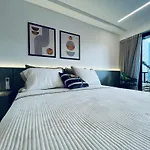 Apartamento Com Varanda Disponivel. Bh 325.