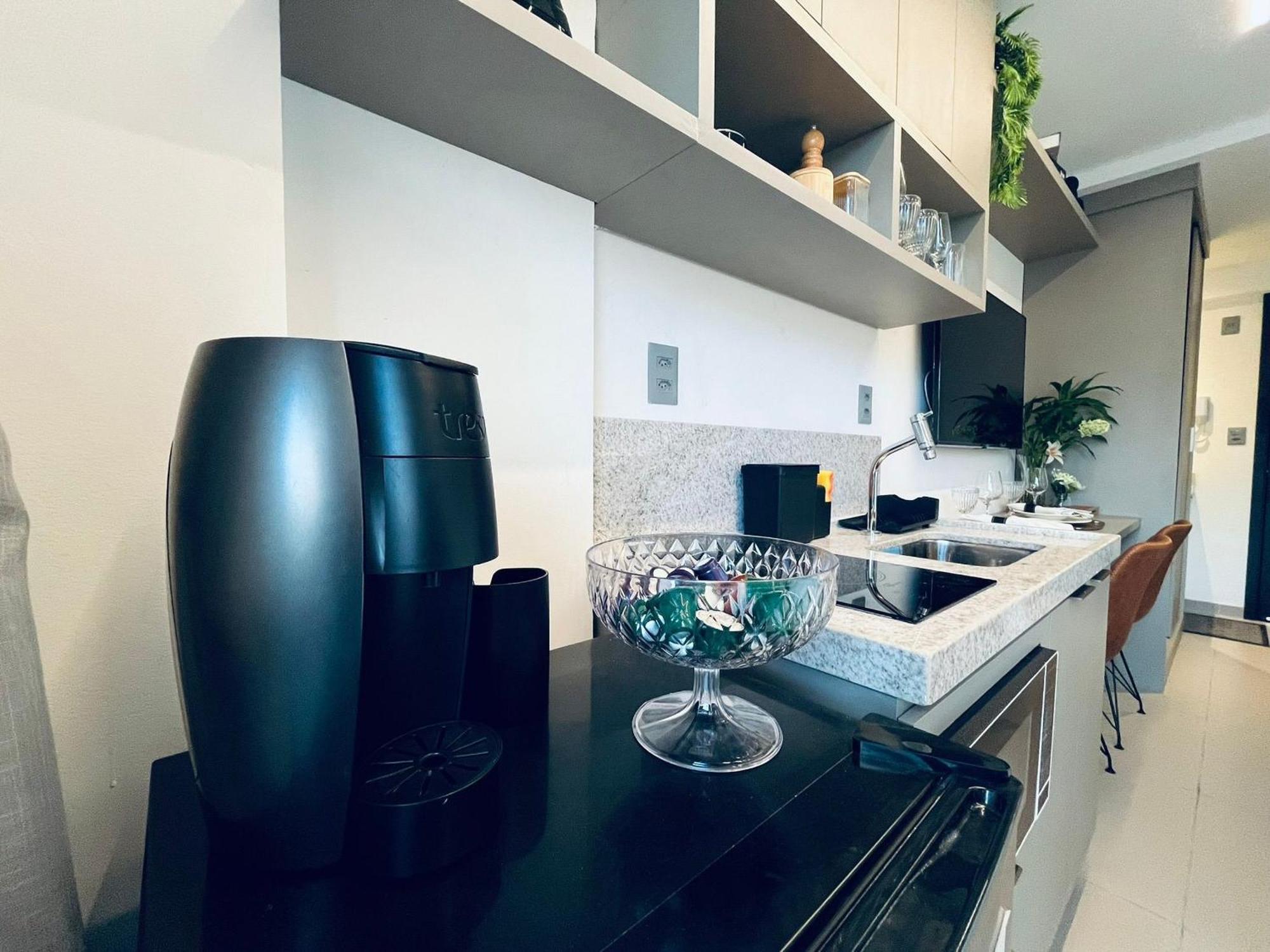 Apartamento Com Varanda Disponivel. Bh 325.
