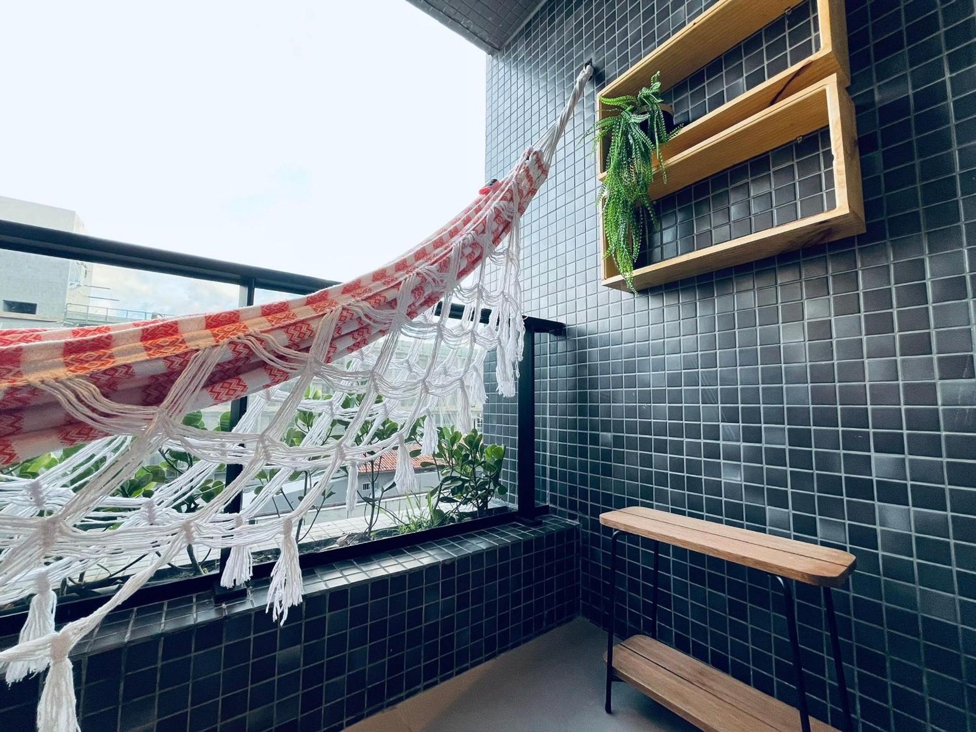 Apartamento Com Varanda Disponivel. Bh 325.